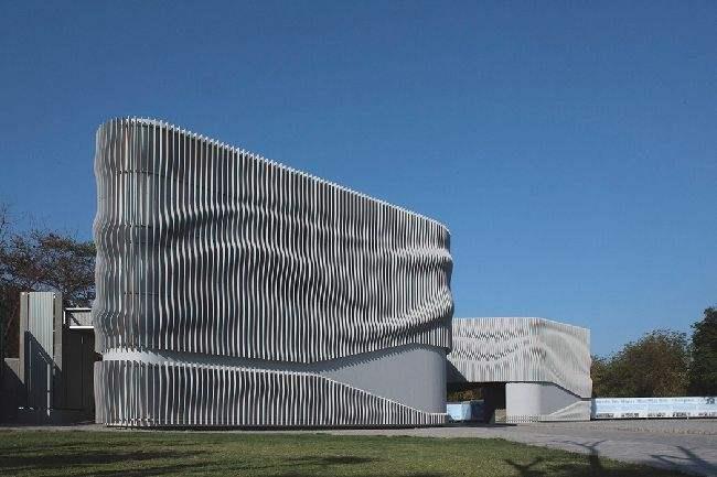 江门浅谈现代建筑采用网架结构安装的主要优势和应用